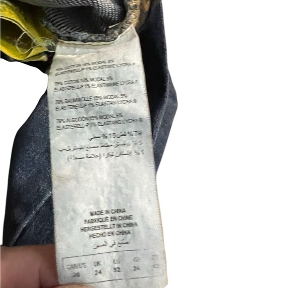 A pair of Love & Legend jeans by Pennington’s in size 20. Skinny legs - Picture 6 of 8